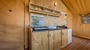 Area cucina all'interno di una tenda glamping Baldarin